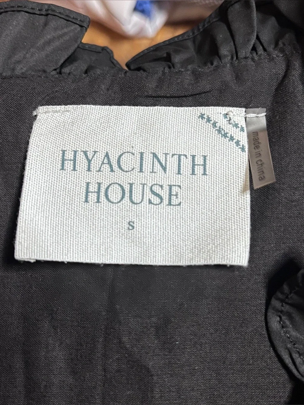 Hyacinth House Black V-Neck Puff Sleeve Poplin Top Small Tuckernuck EUC